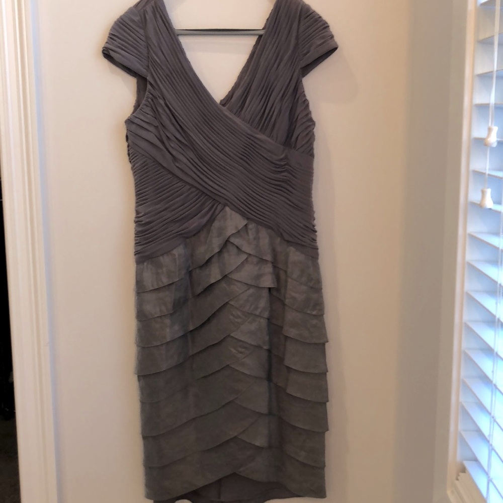 EUC WOMAN’s Adrianna Papell dress